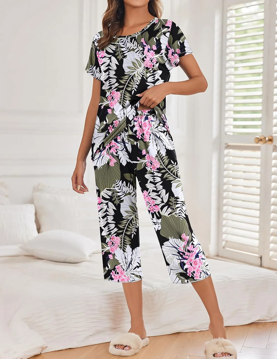 Ekouaer Women's Capri Pajama Sets Floral Print Short Sleeve Sleepwear Top and Capri Pants 2 Piece Loungewear with Pockets